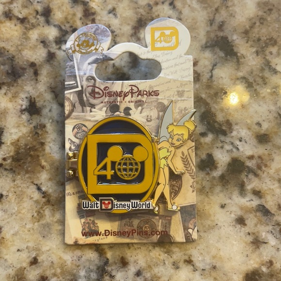 NWT Disney parks 40th anniversary tinkerbell pin - Picture 1 of 3